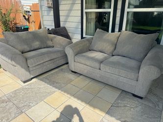 Gray 2-Piece Sofa & Oversized Chair Set – Excellent Condition