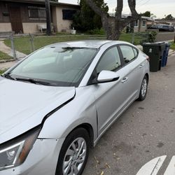 Hyundai Elantra 2019 , $6,500 “salvage”