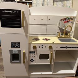 Toy Kitchen 
