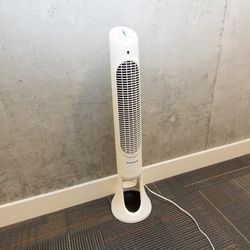 White oscillating floor tower fan

