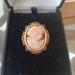 Cameo pin pendant