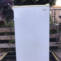 Magic Chef Mini Fridge 