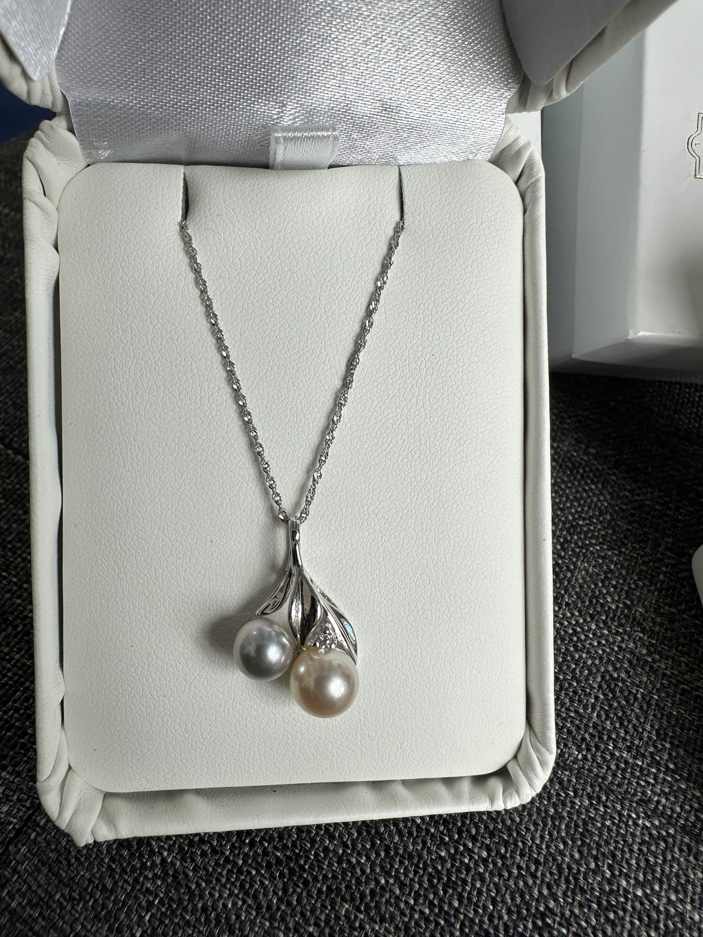 Sale! Na Hoku Pearl Factory Maile leaf 14k white gold necklace with pink and blue silver Akoya pearls