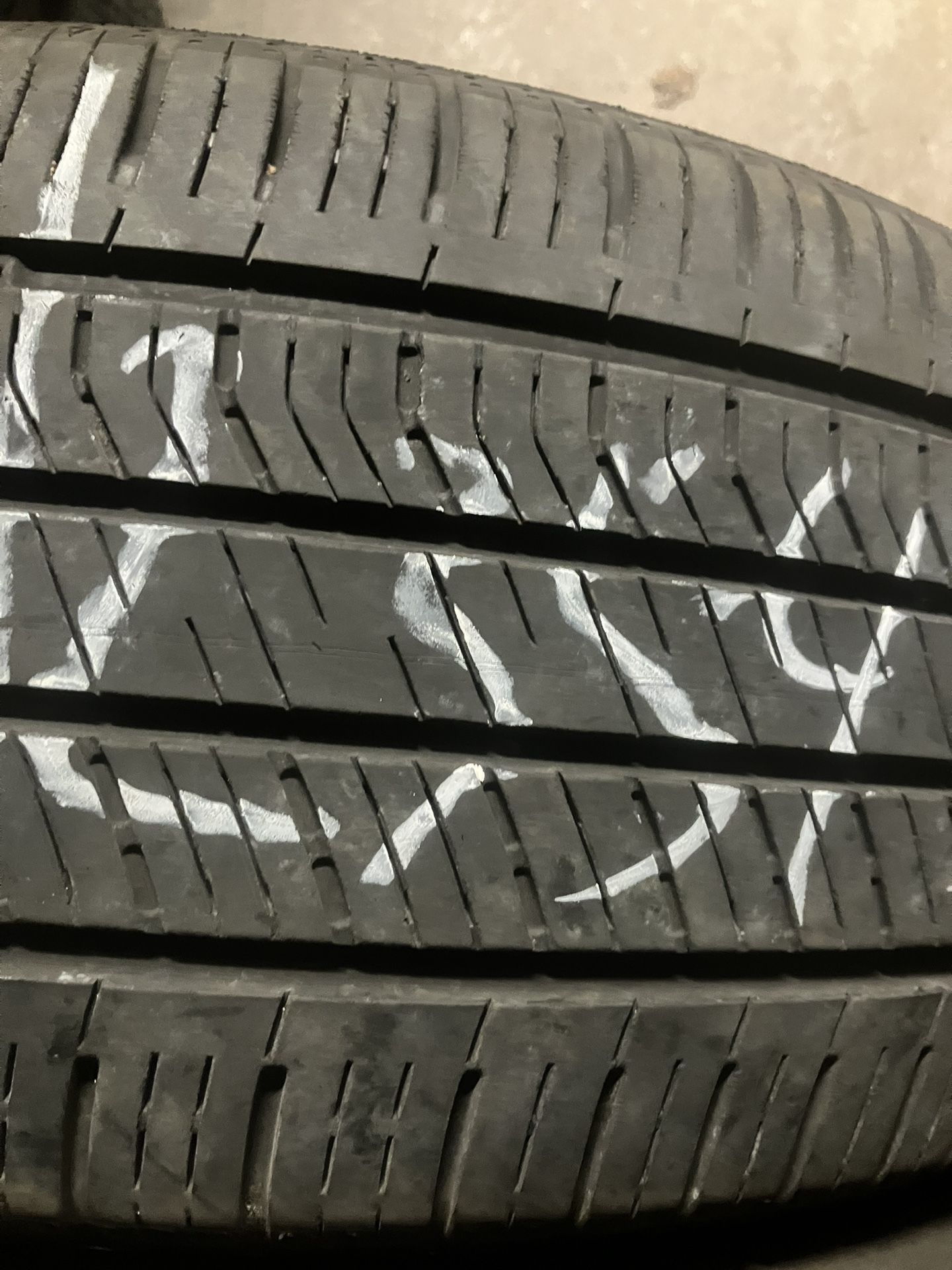 235/45/19. Very nice pair.