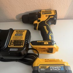 Dewalt Drill / Driver 20v And Battery 1.7 Ah Power Stack