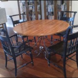 Beautiful Large Round Dining table and 4 chairs