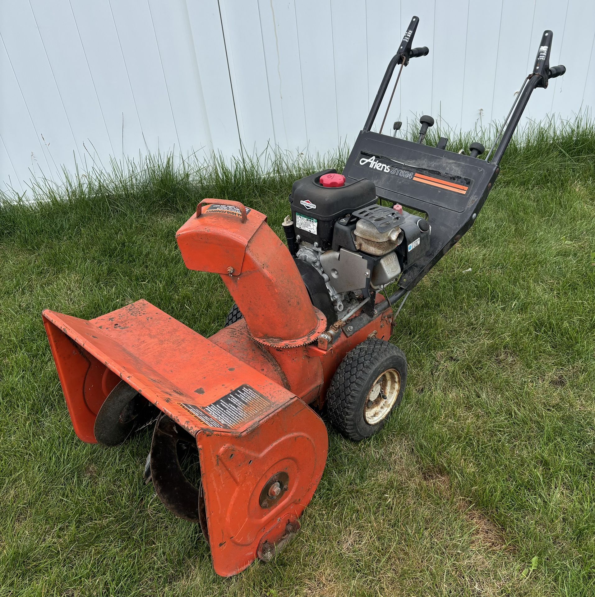 Ariens Snow Blower with Newer Briggs & Stratton 900 Motor for Sale in