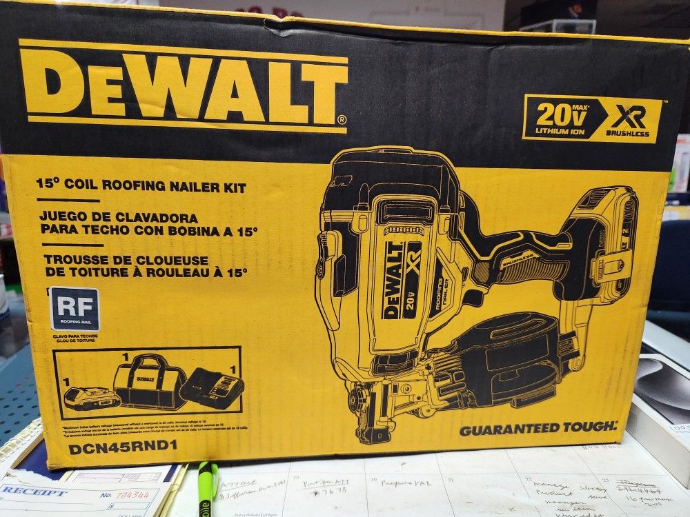 Dewalt 20v Max 15° Electric Cordless Roofing Nailer Kit