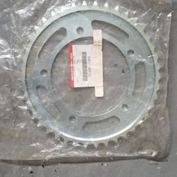 Suzuki gsxr gsx-r gsxr1000 gsxr750 gsxr600 r1 r6 cbr600rr cbr1000rr h2r s1000rr panigale Ducati aprilia ninja zx10r z1000 cbr sprocket Rear OEM