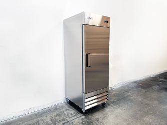 NSF Solid Door Reach-In Freezer 1 Door Freezer XB27F