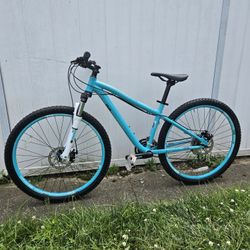 Like New! Diamondback Devine Mountain Bike 