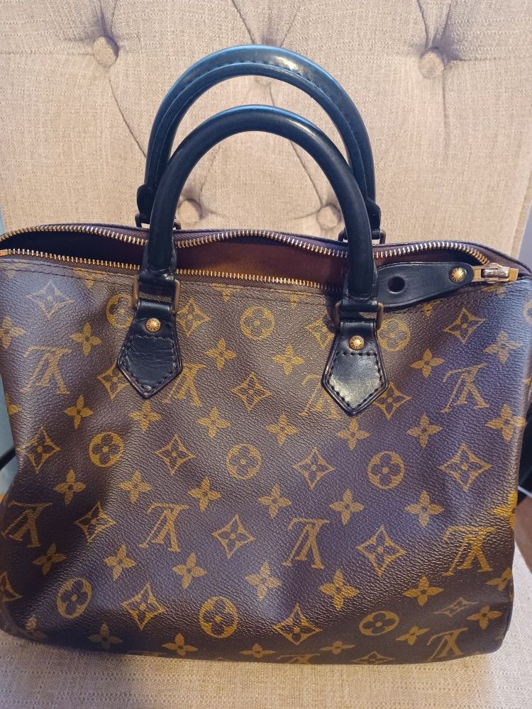 Used/ great condition! Authentic LV bag