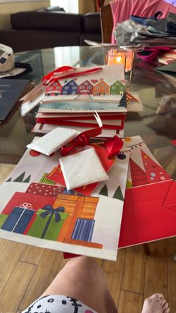 Christmas Bags w/Tissue (11) - New