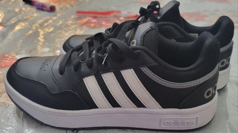 Women's ADIDAS Shoe Size 7