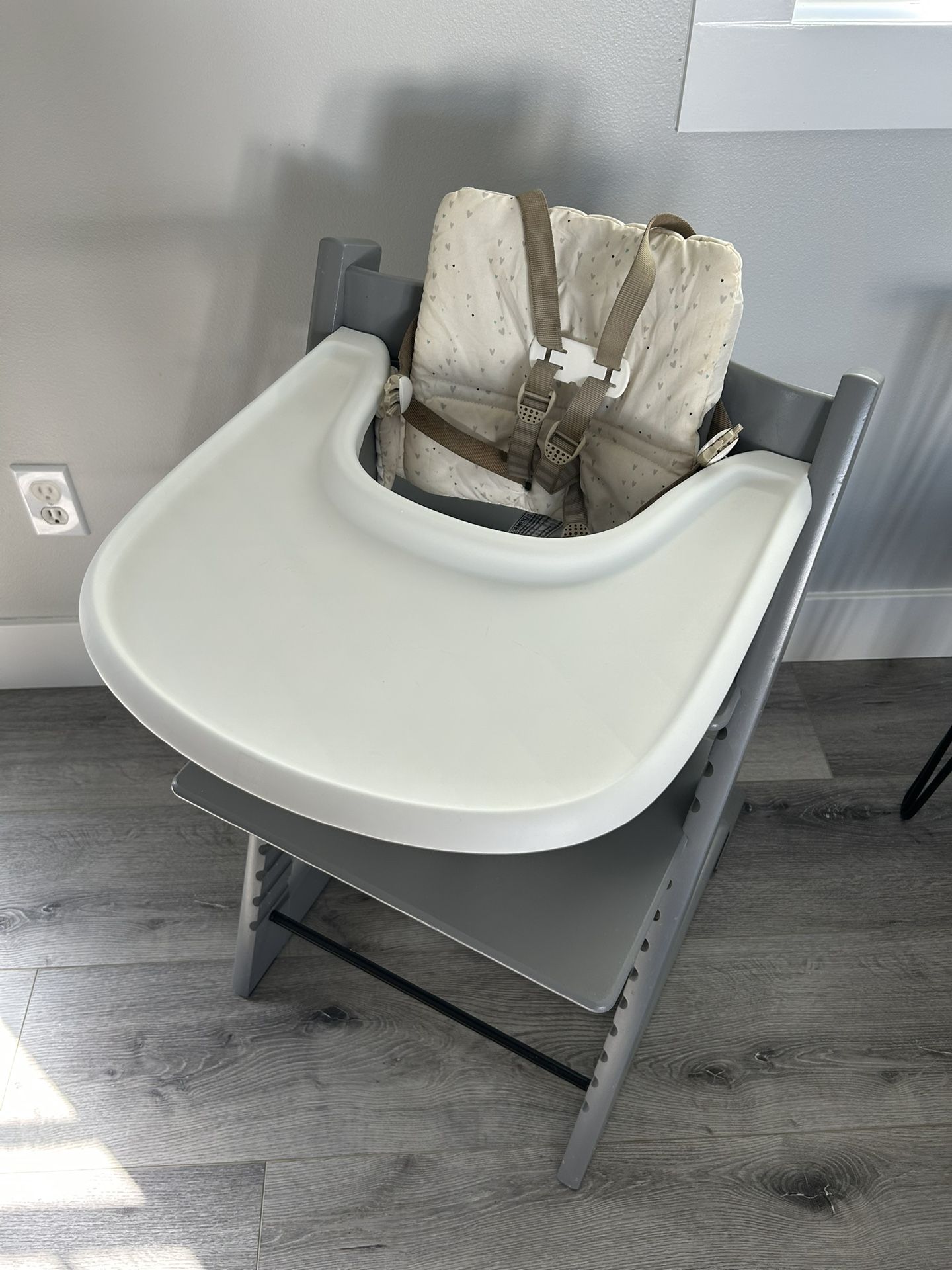 Stoke Tripp Trapp High Chair With Tray And Cushion