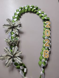 Graduation ribbon lei