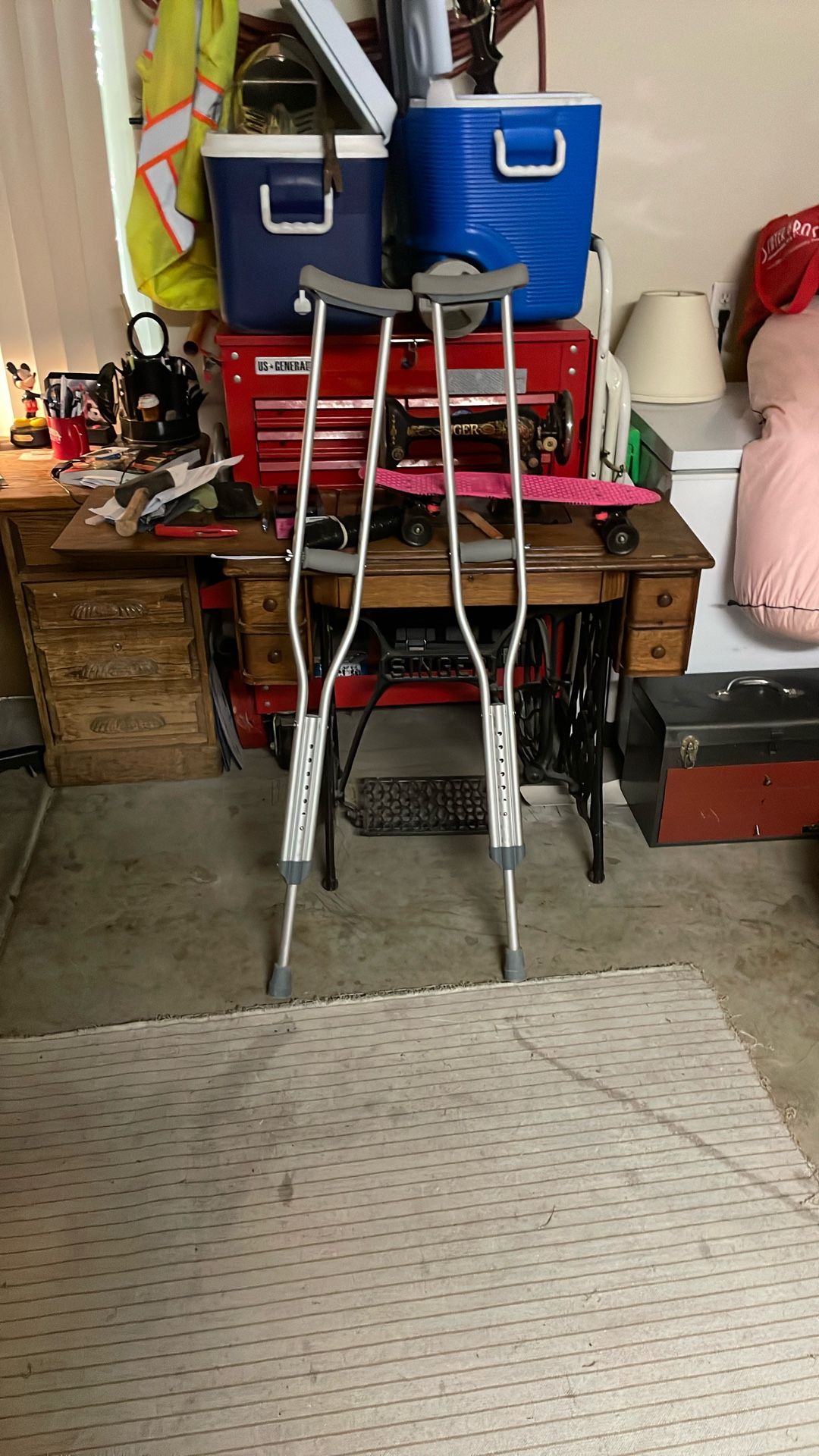  Rand New  Crutches Never Used 20$