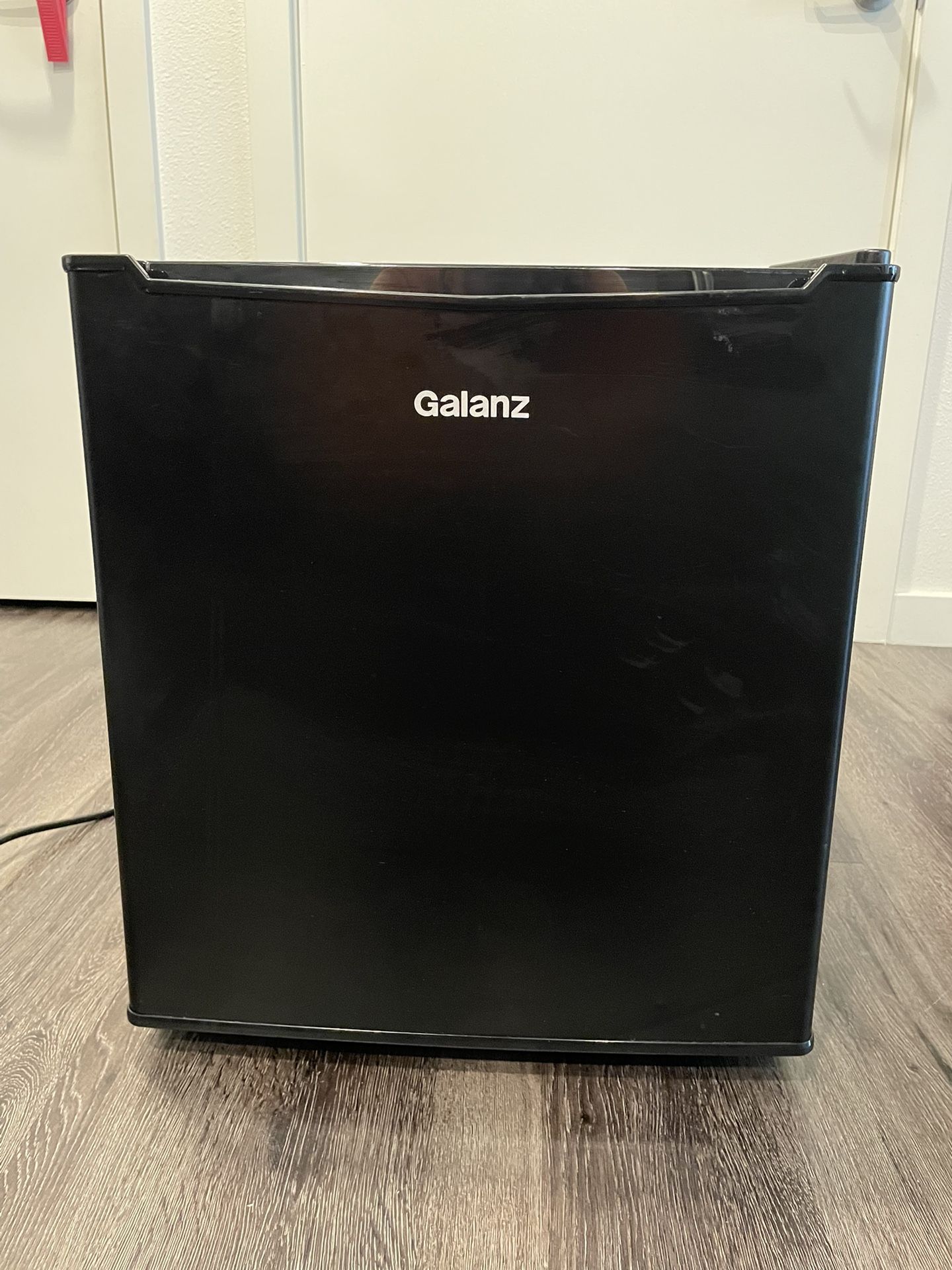 🍾🍻🧊Galanz 1.7 Cu ft Single Door Mini Fridge GL17BK