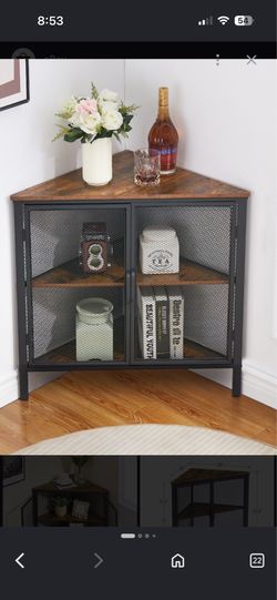 Corner gabinet with  mash doors