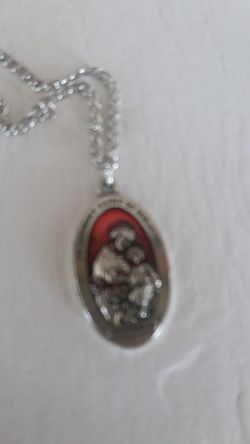 ST. ANTHONY METAL WITH 20 INCH SILVER CHAIN.