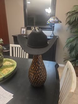 Western hat red diamond hat in great shape