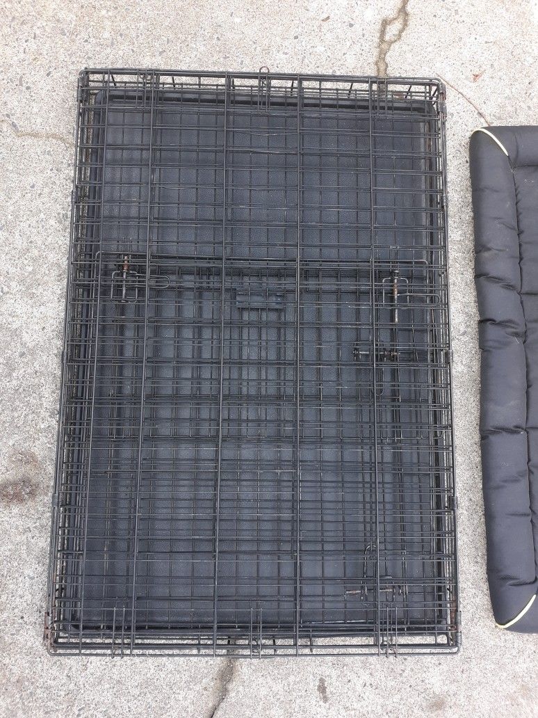 Large Wire Kennel Pet Crate Black Wire With Quality Washable Bed Pad