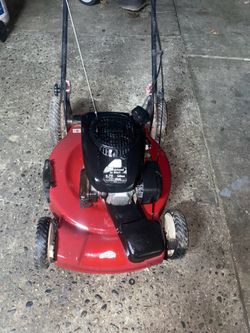 Self propelled lawnmower