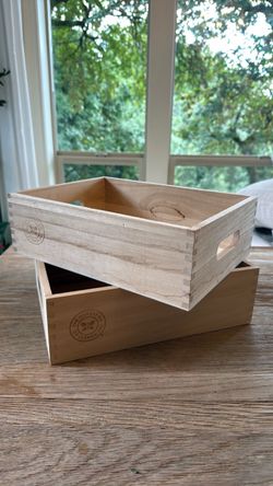 Free boxes. Possibly for giftgiving.