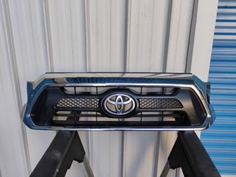2012 2013 2014 2015 TOYOTA TACOMA front bumper upper grille oem.