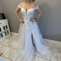 Wedding Dress! NEW! Super Pretty