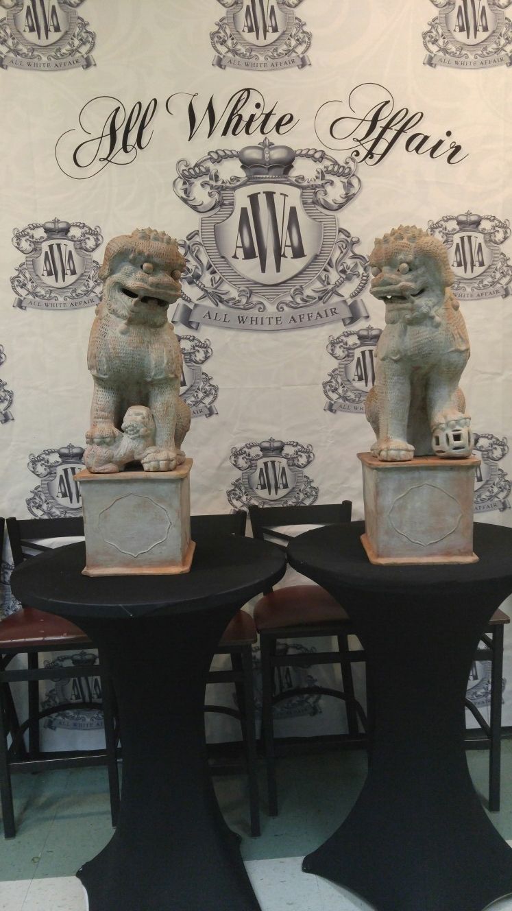 Foo dogs