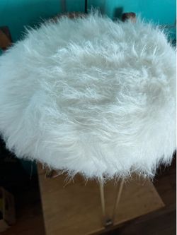 Stool with white hair
