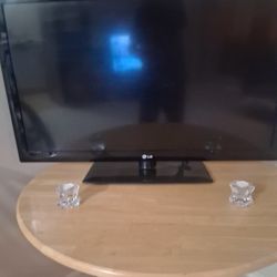 LG 45inch TV With 350 DVD Movie's And DVD Player 