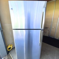 GE Refrigerator stainless st with ice maker  30”