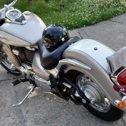 2004 Suzuki Intruder