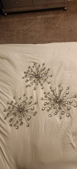 Mirrored wall decor