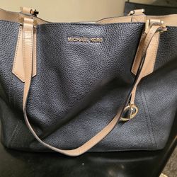 Michael Kors Pebbled Leather Tote Set – Black & Beige – Includes Matching Wristlet Pouch