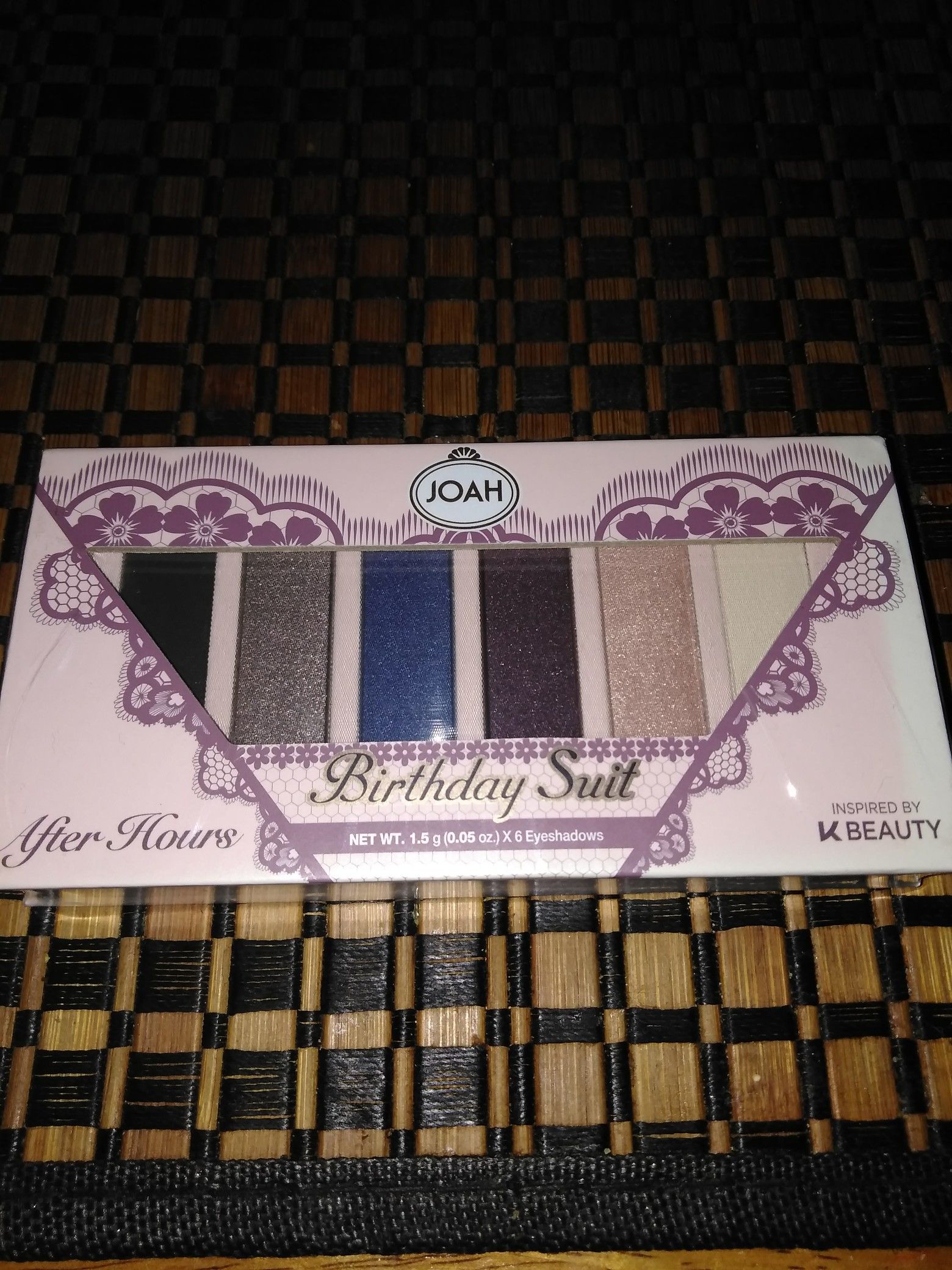 REVLON & JOAH EYE SHADOW