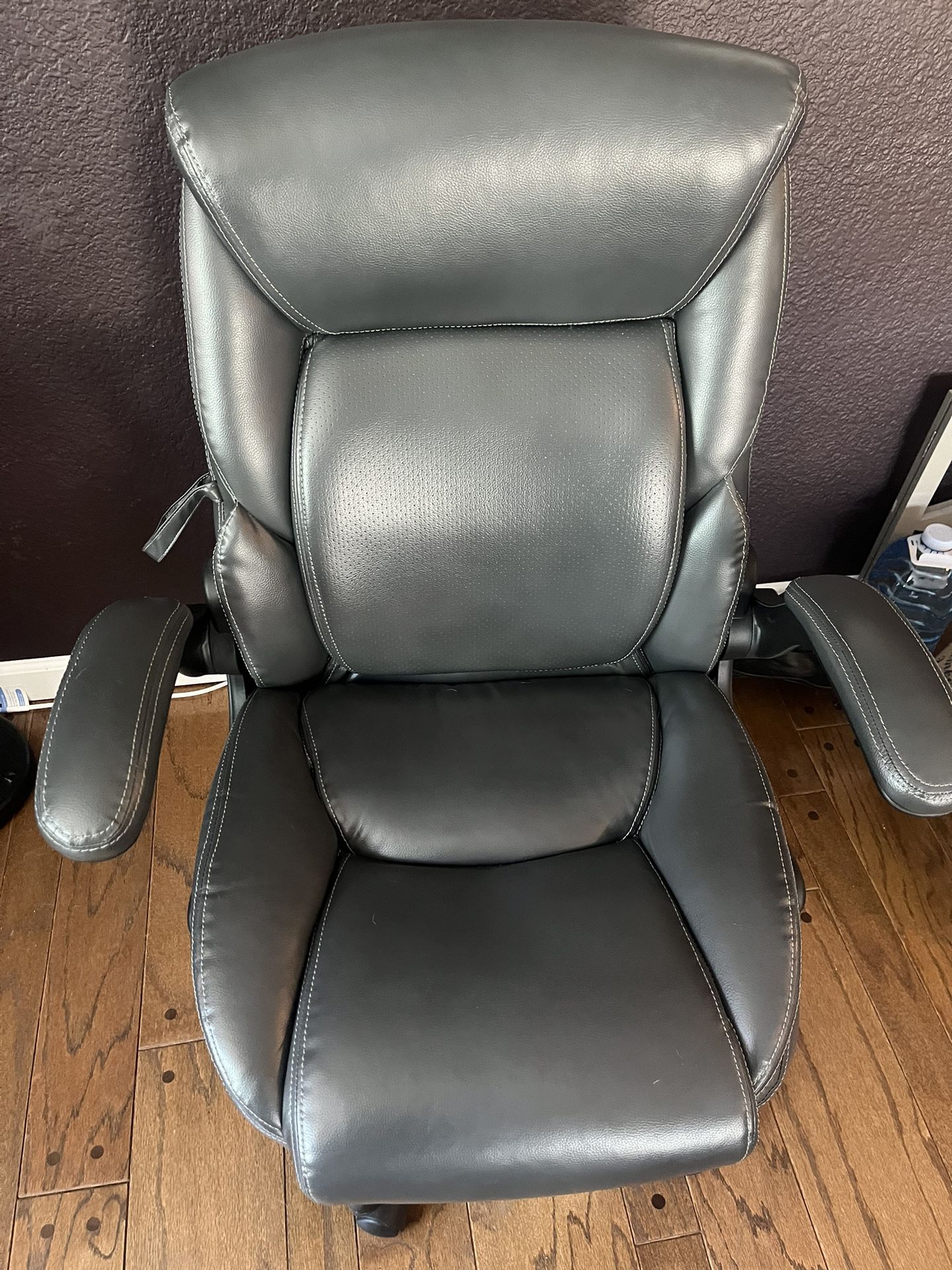 FREE OFFICE CHAIR 