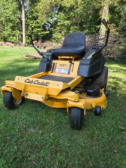 Cub Cadet RZT50 Zero Turn ONLY 152 hours!