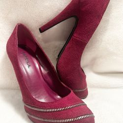 SIZE 7 FAUX SUEDE SHOES 47Th Ave. And Dobbins In Laveen