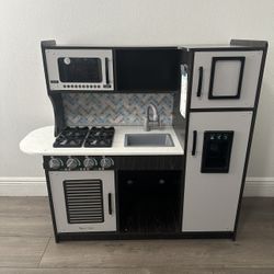 Play Kitchen 