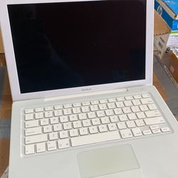 Lot Of 21 Apple MacBook 2009/2010  Mixed Models 