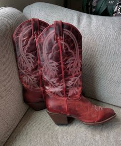 Red cowboy boots size 9