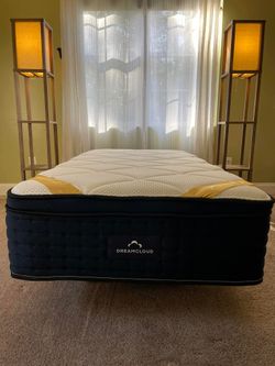 The DreamCloud Twin XL, Like New, Excellent Condition