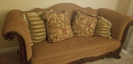 Victorian oversized Sofa