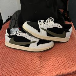 Nike (2) Pairs 