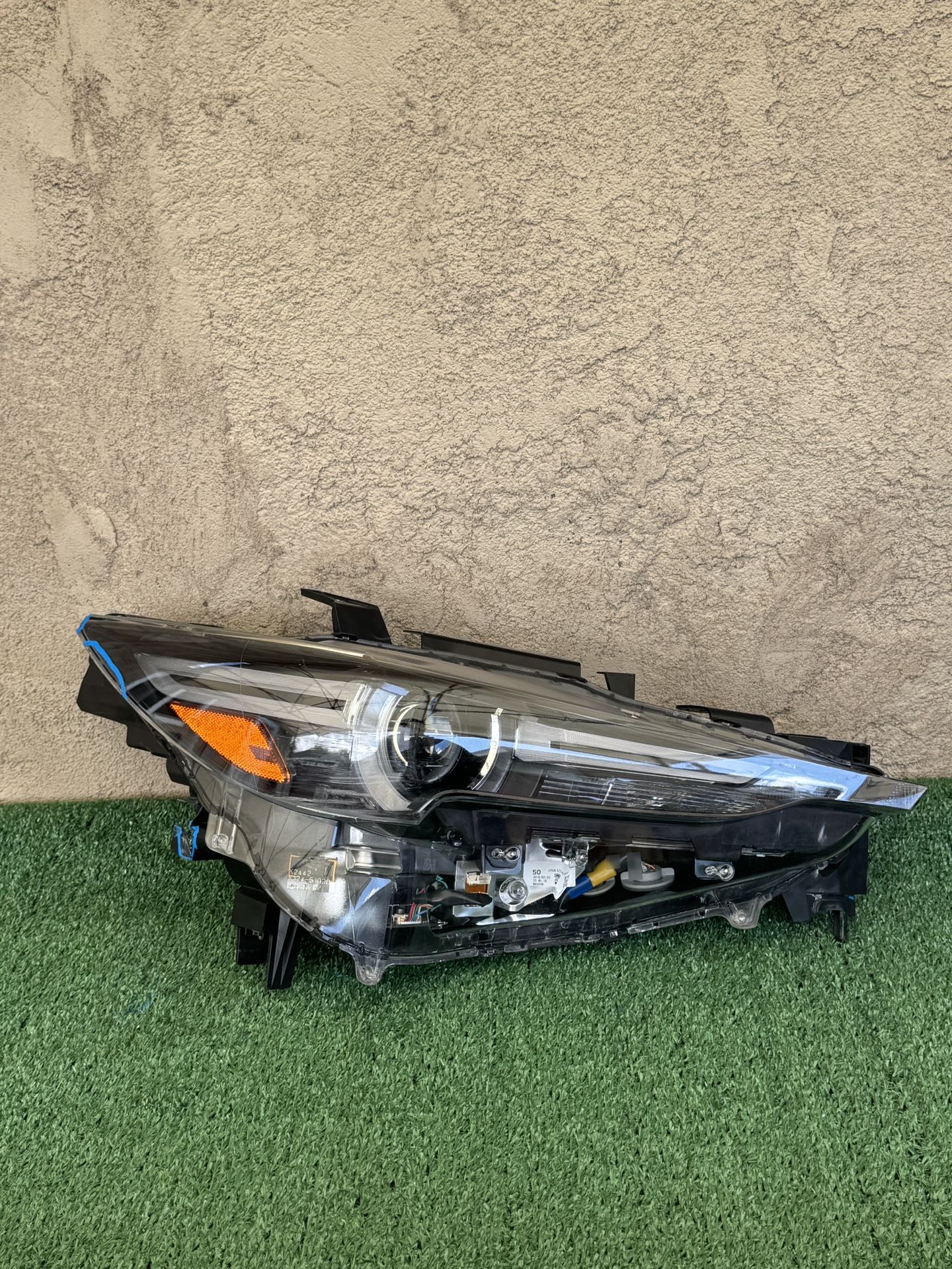2017-2021 MAZDA CX-5 FRONT RIGHT PASSENGER LED HEADLIGHT OEM