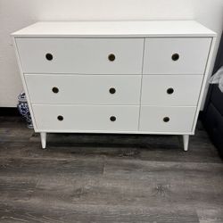 6 Drawer Dresser- White 