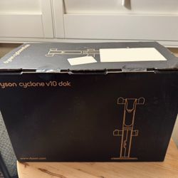 Dyson Clyclone V10 Dok With 5 Additional Tools - White *New In Box* - 🎄GREAT CHRISTMAS GIFT